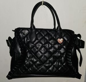 Elegant Black Quilted Handbag